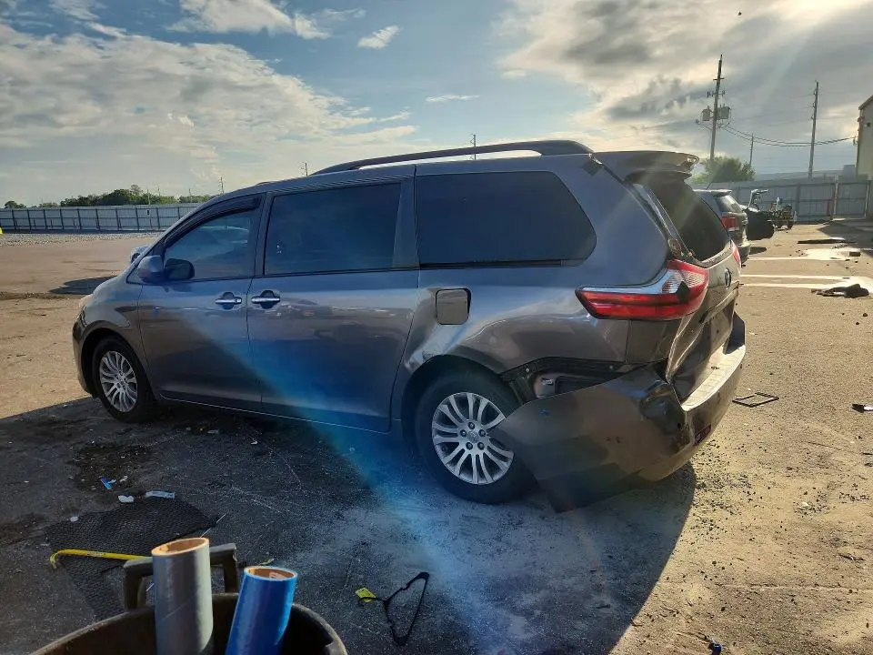 2017 TOYOTA SIENNA XLE 8-PASSENGER  