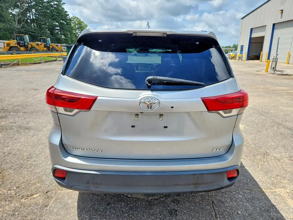 2019 TOYOTA HIGHLANDER XLE  