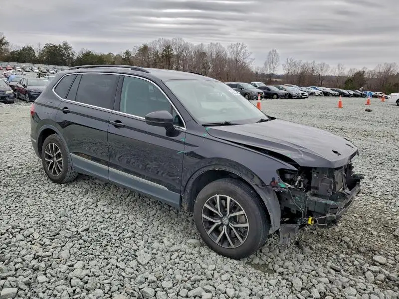 2021 VOLKSWAGEN TIGUAN SE  