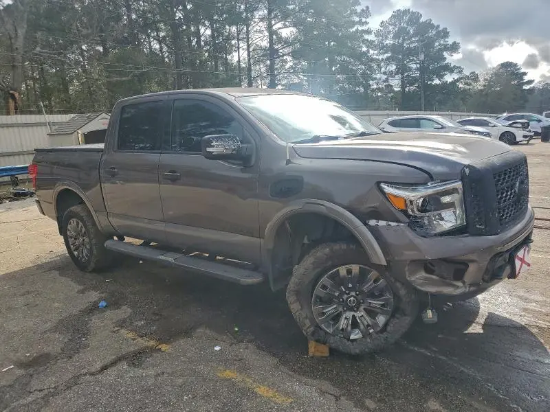 2017 NISSAN TITAN SV  