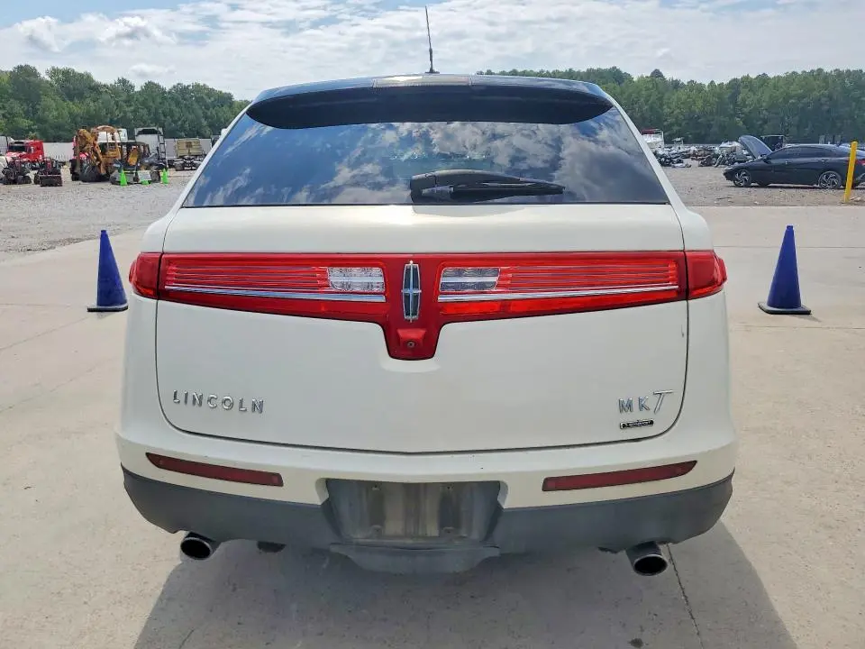 2013 LINCOLN MKT   
