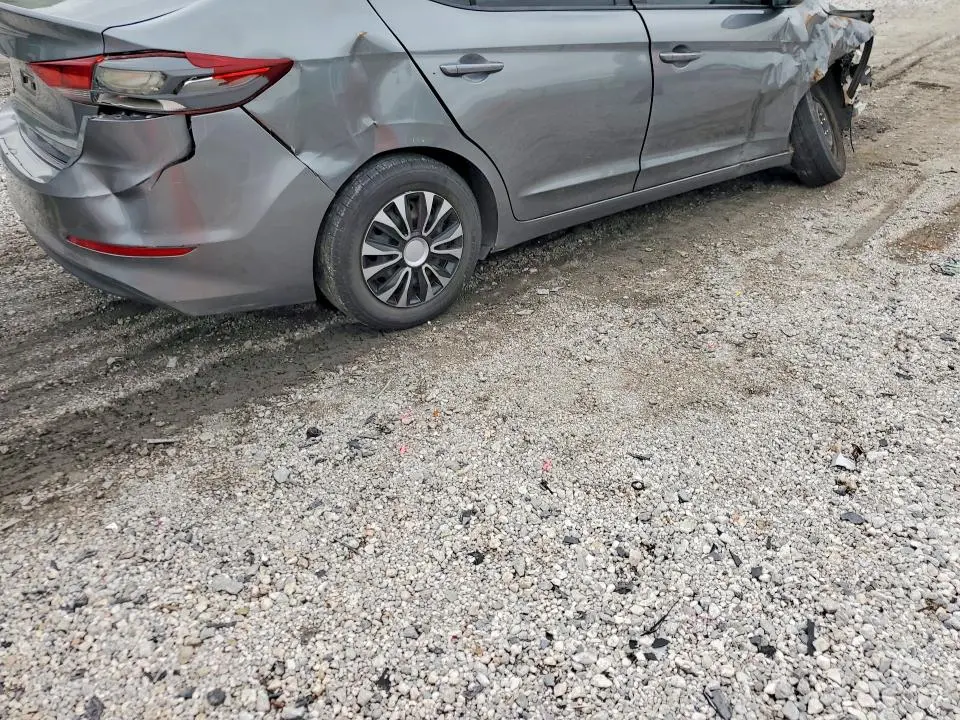 2018 HYUNDAI ELANTRA SE  