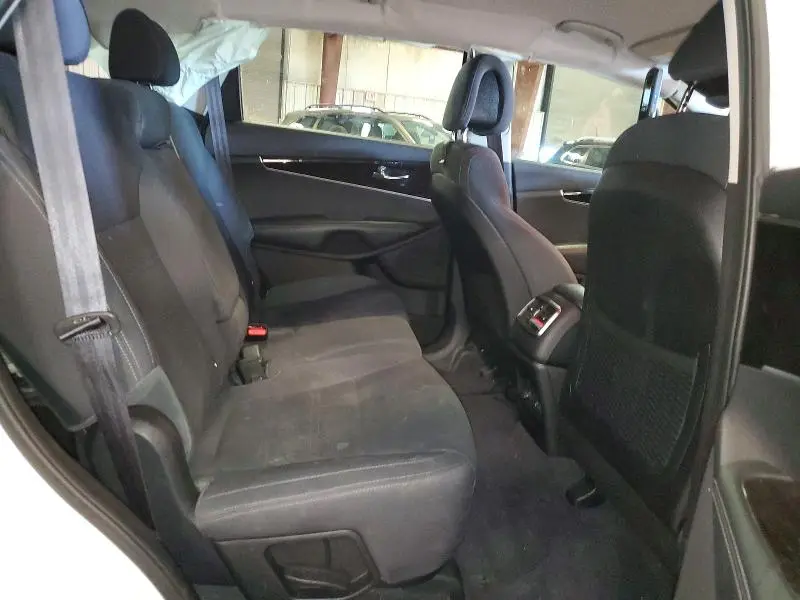 2016 KIA SORENTO LX  