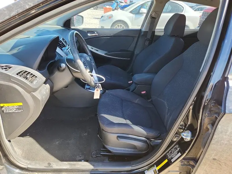 2012 HYUNDAI ACCENT SE  