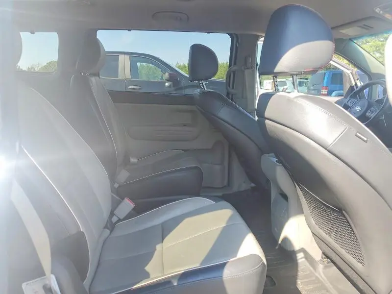 2018 KIA SEDONA LX  