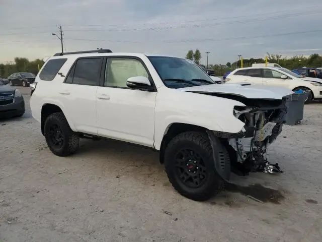 2023 TOYOTA 4RUNNER SE