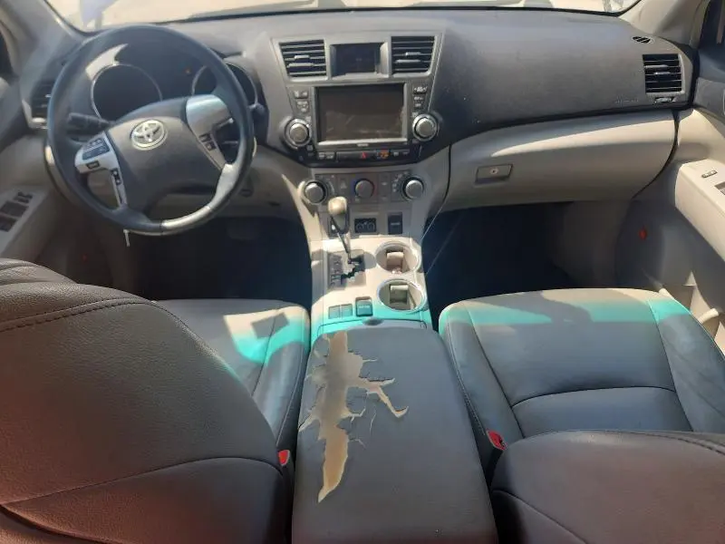 2012 TOYOTA HIGHLANDER SE  