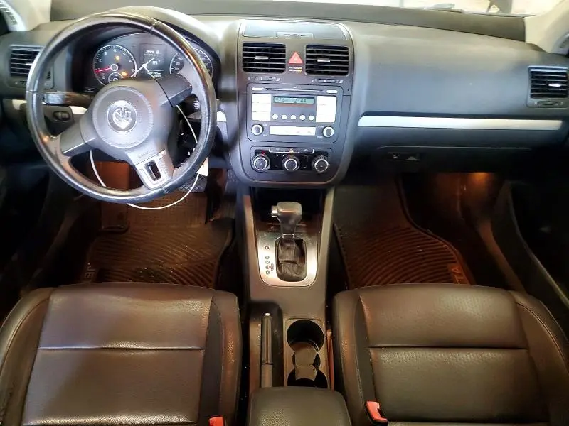 2010 VOLKSWAGEN JETTA SE  