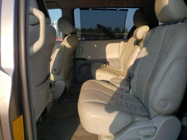 2011 TOYOTA SIENNA LE