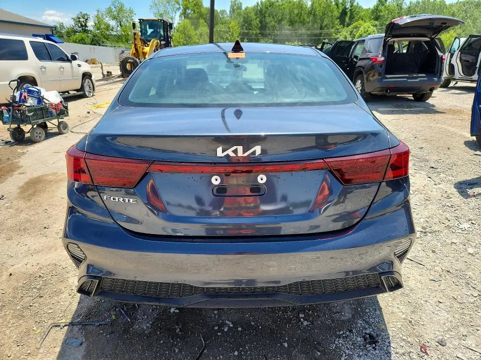 2024 KIA FORTE LXS  