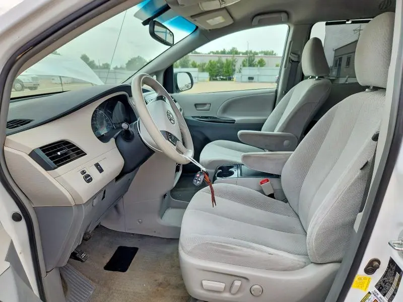 2012 TOYOTA SIENNA LE  