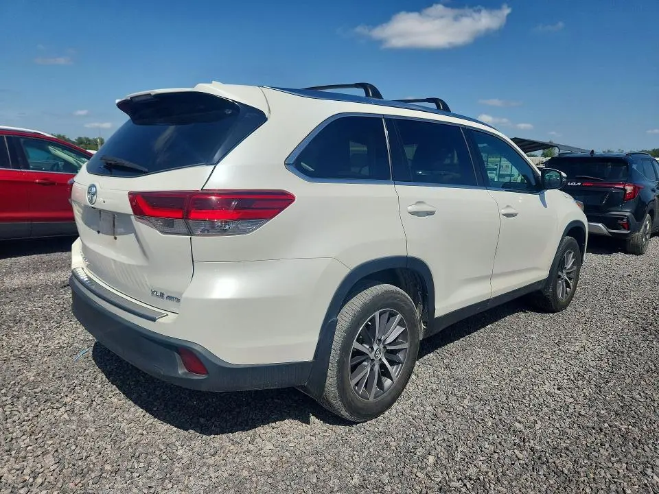2019 TOYOTA HIGHLANDER XLE  