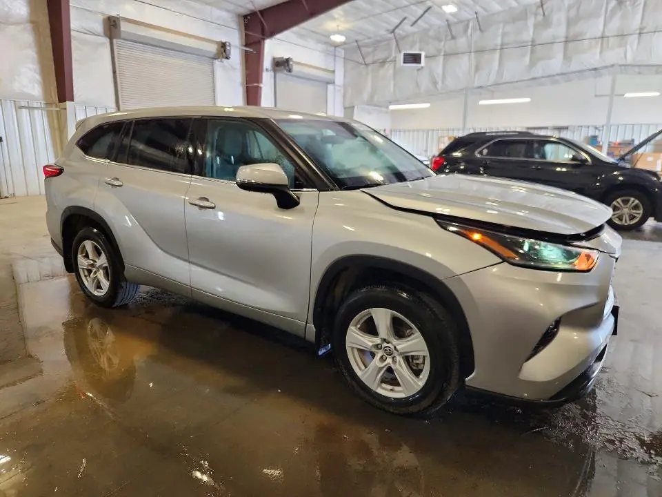 2021 TOYOTA HIGHLANDER LE  