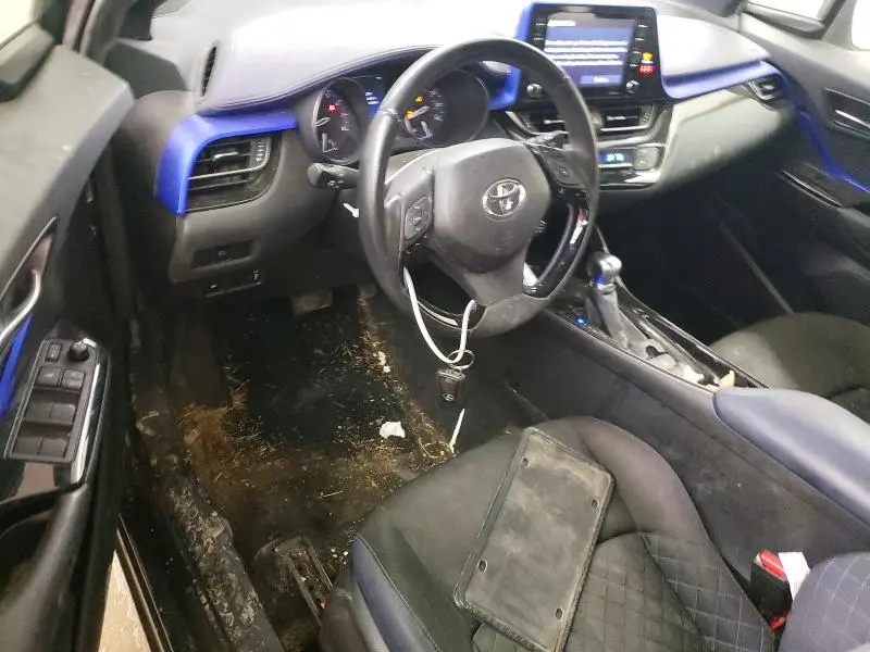 2021 TOYOTA C-HR XLE  