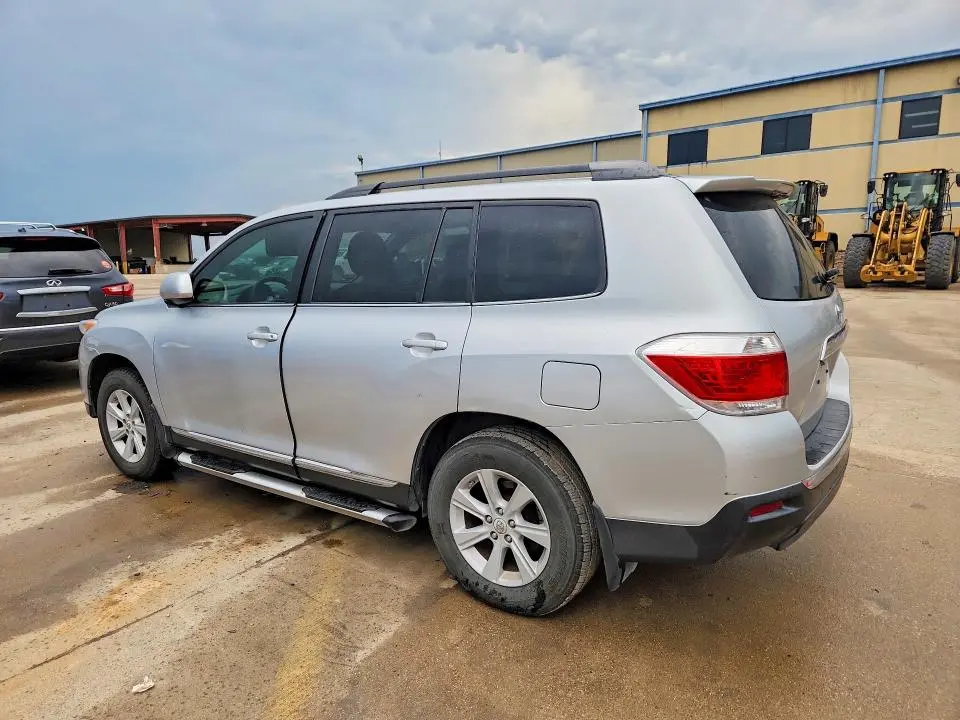 2012 TOYOTA HIGHLANDER SE  
