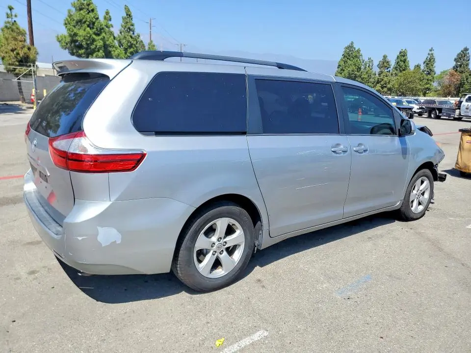 2017 TOYOTA SIENNA LE  