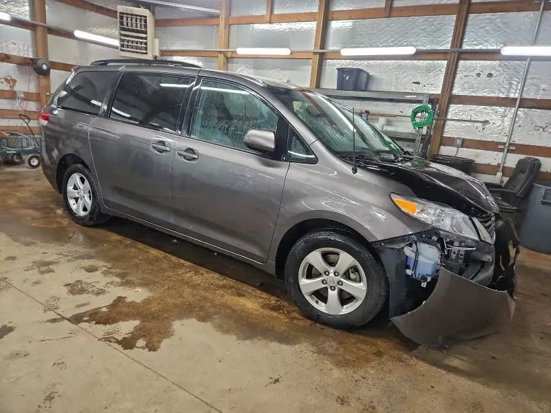 2012 TOYOTA SIENNA LE  
