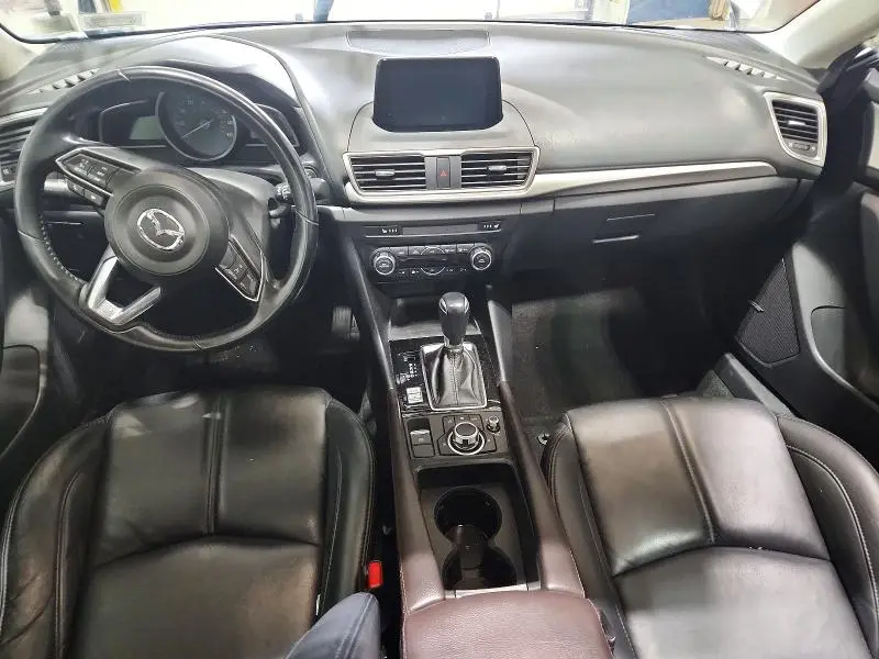 2018 MAZDA 3 TOURING  