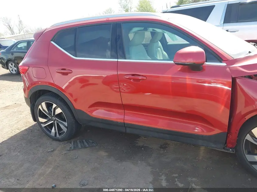 2024 VOLVO XC40 B5 PLUS BRIGHT THEME