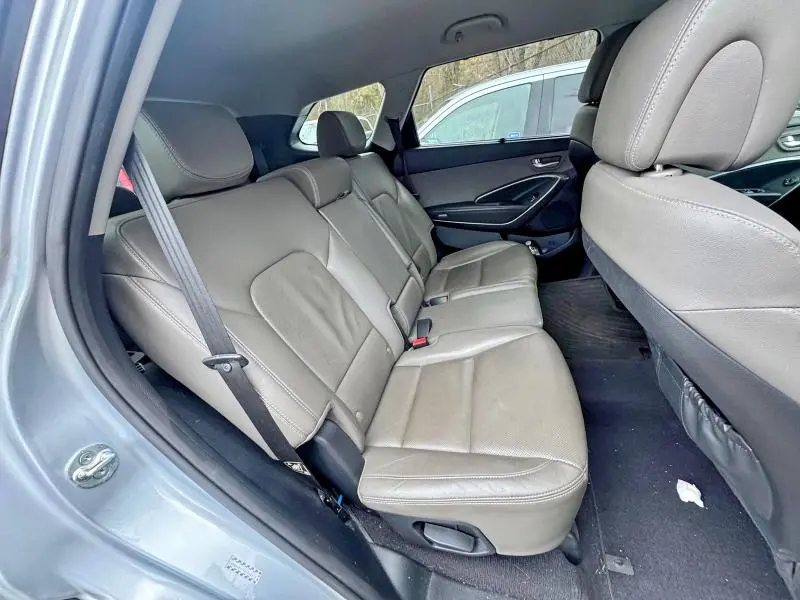 2017 HYUNDAI SANTA FE SE  