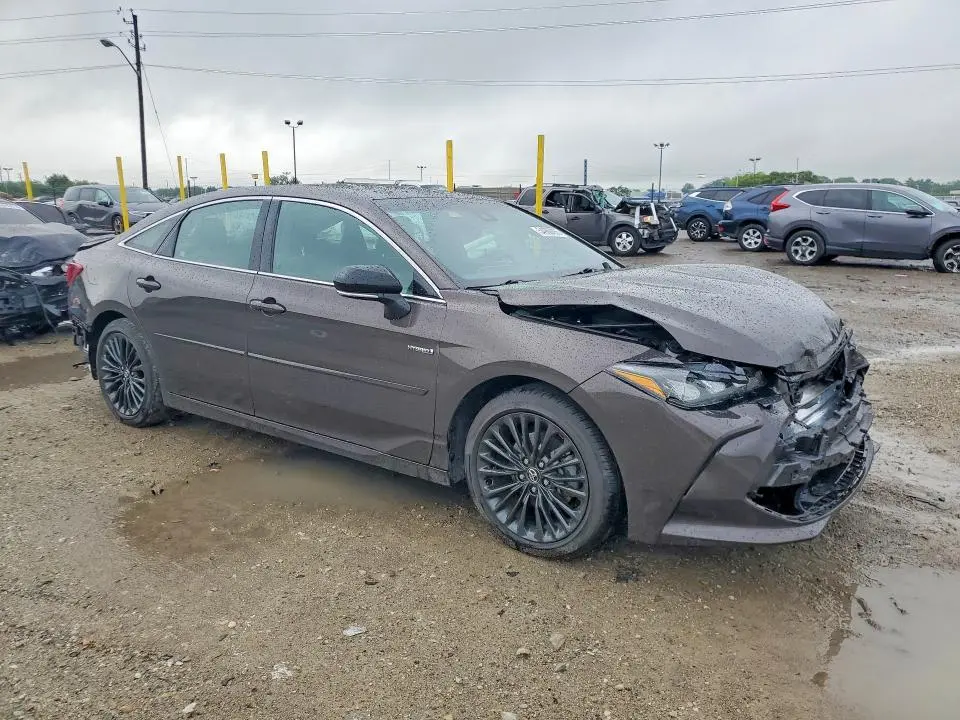 2020 TOYOTA AVALON XSE  