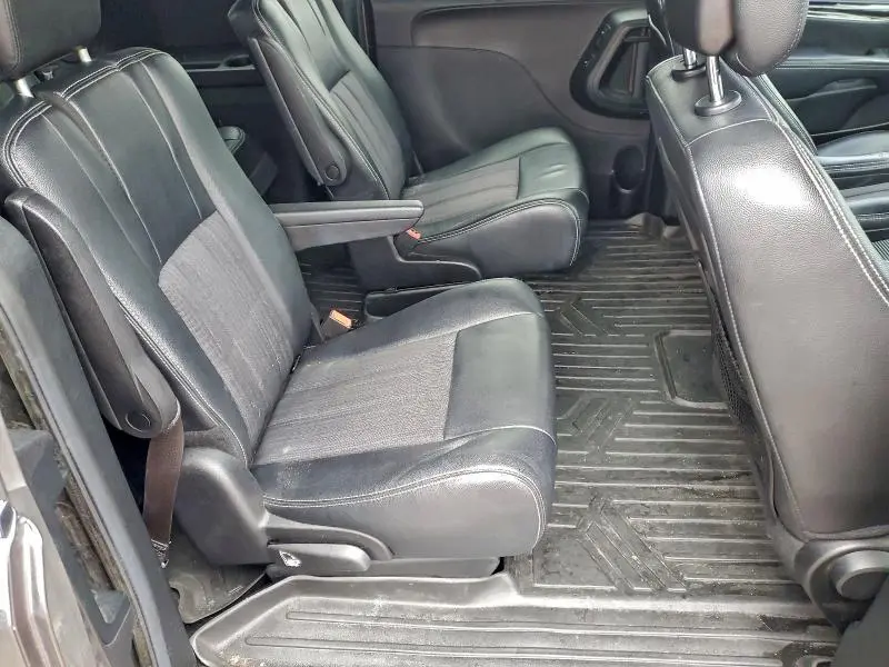 2016 CHRYSLER TOWN & COUNTRY S  