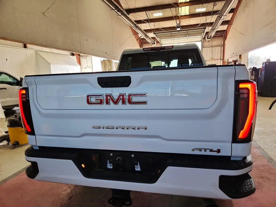 2025 GMC SIERRA K2500 AT4  