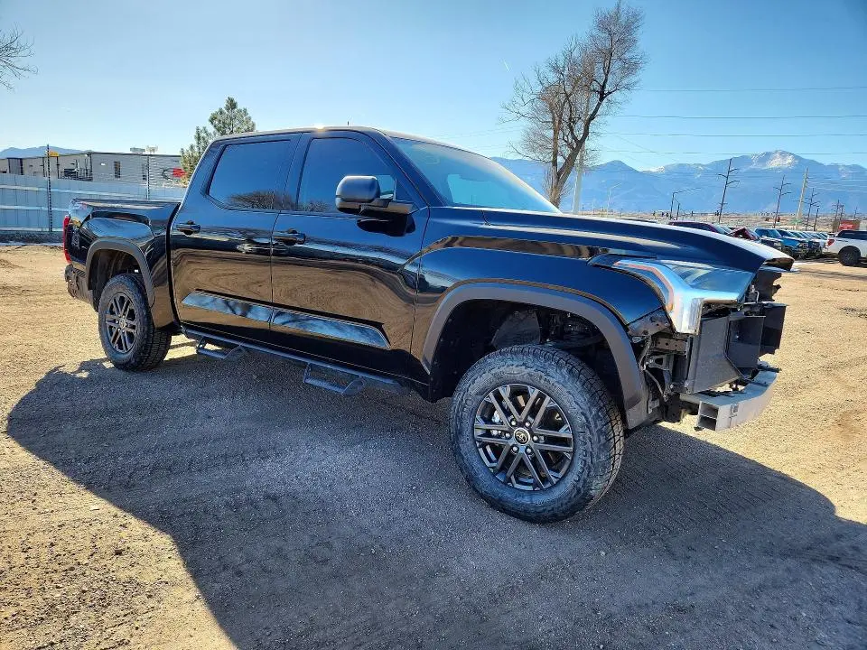 2024 TOYOTA TUNDRA CREWMAX SR  