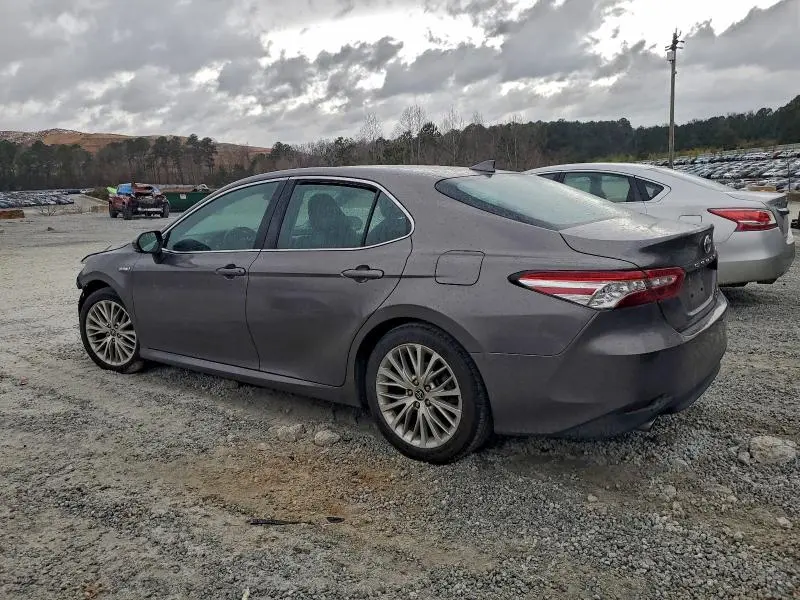 2020 TOYOTA CAMRY XLE  