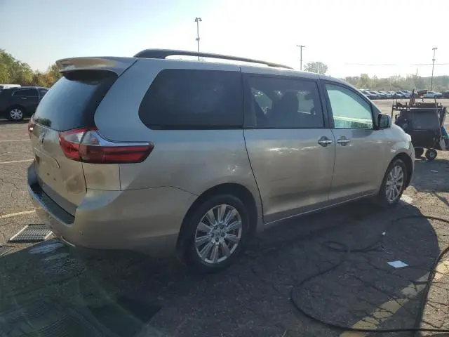 2017 TOYOTA SIENNA XLE  