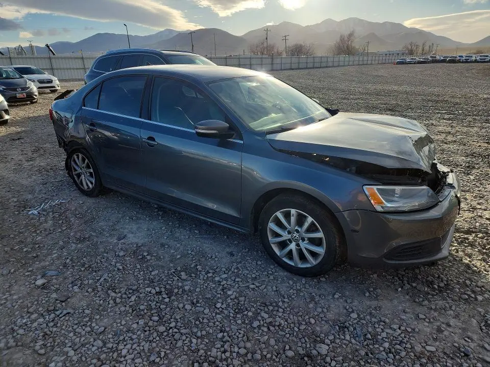 2013 VOLKSWAGEN JETTA SE  