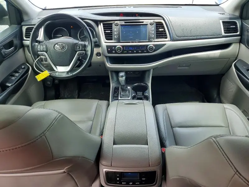 2019 TOYOTA HIGHLANDER XLE  