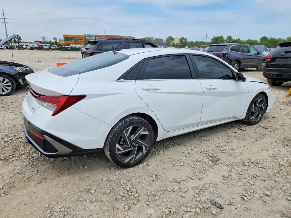 2024 HYUNDAI ELANTRA   
