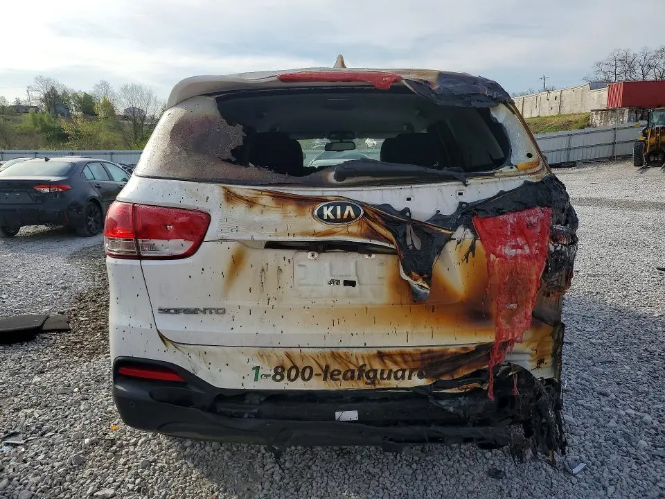 2017 KIA SORENTO LX  