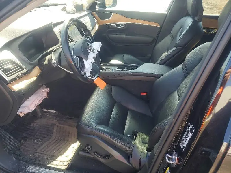 2021 VOLVO XC90 T6 MOMENTUM  