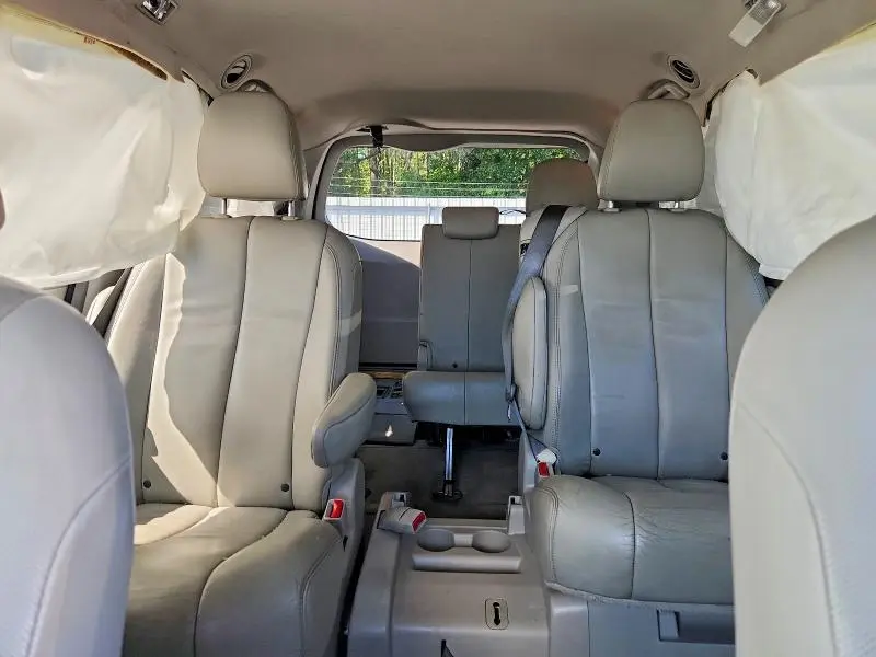 2014 TOYOTA SIENNA XLE 8-PASSENGER  