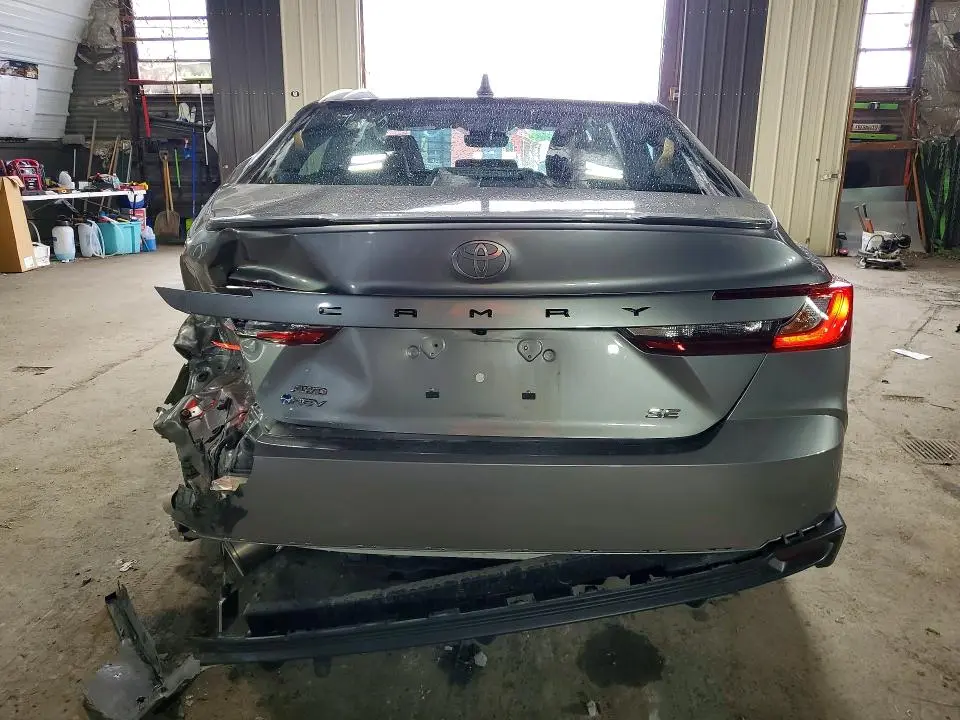 2025 TOYOTA CAMRY SE  