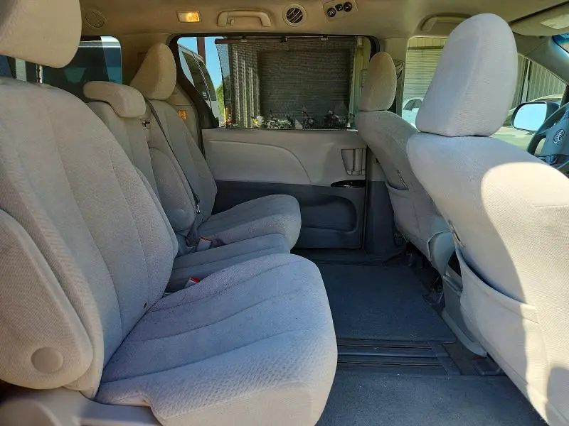 2011 TOYOTA SIENNA LE  