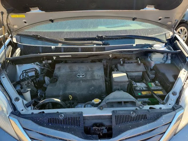 2014 TOYOTA SIENNA XLE 8-PASSENGER  
