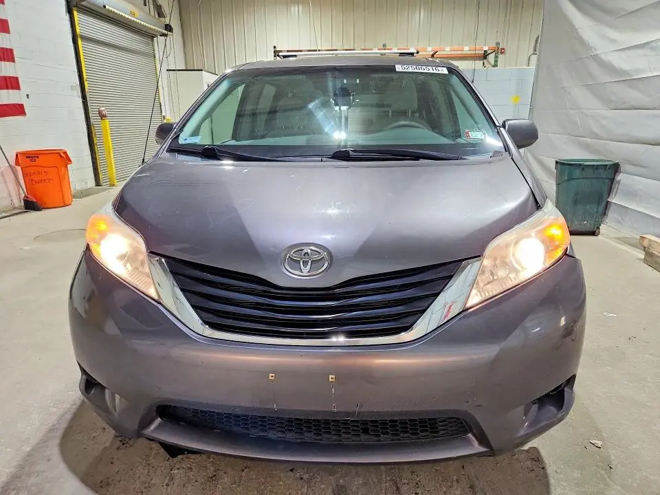 2011 TOYOTA SIENNA LE  