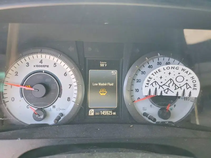 2017 TOYOTA SIENNA SE  