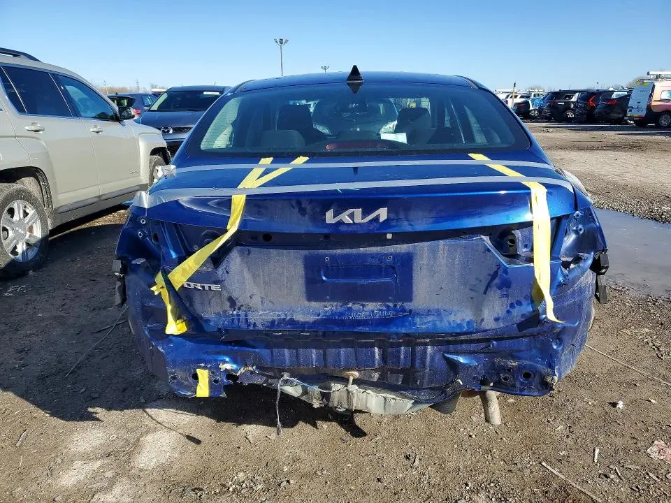 2023 KIA FORTE LXS  