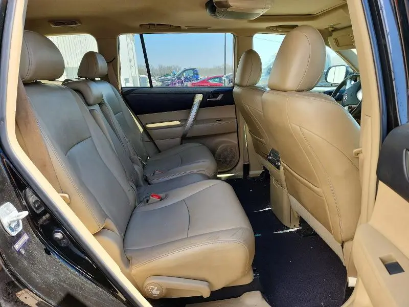 2012 TOYOTA HIGHLANDER SE  