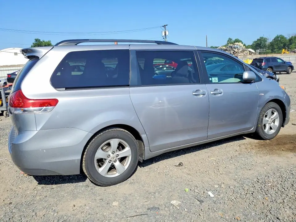 2011 TOYOTA SIENNA LE  