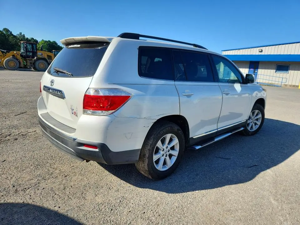2011 TOYOTA HIGHLANDER SE  