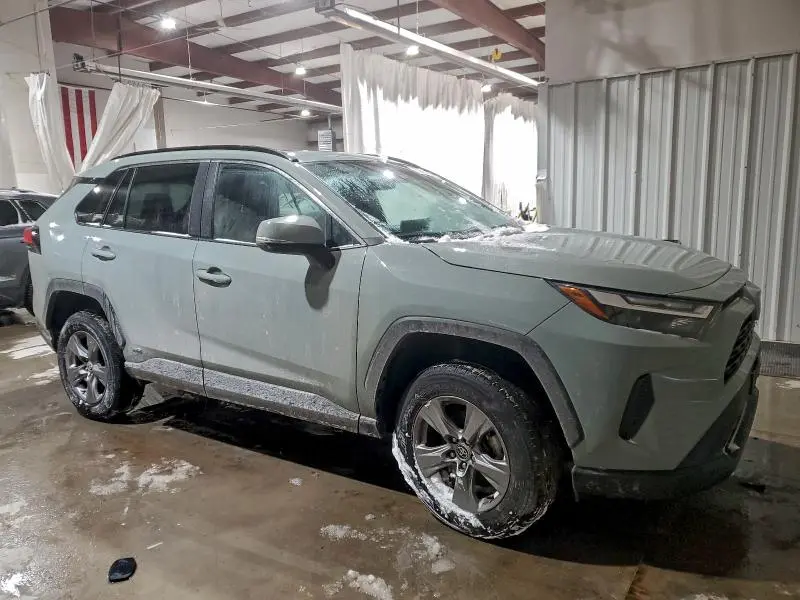 2023 TOYOTA RAV4 XLE  