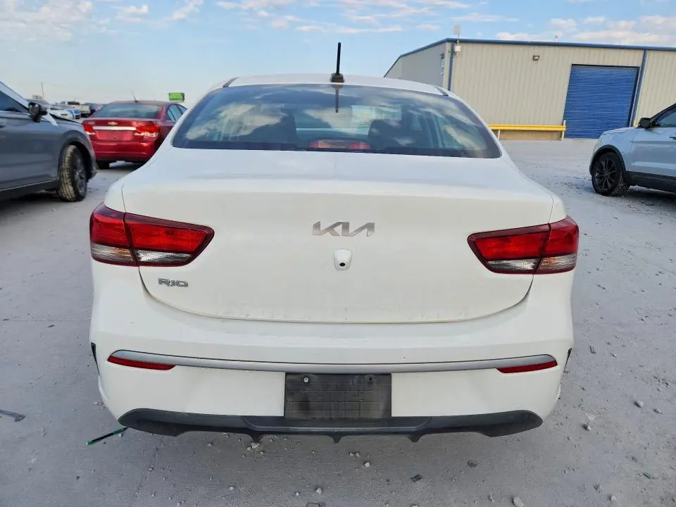 2022 KIA RIO LX  
