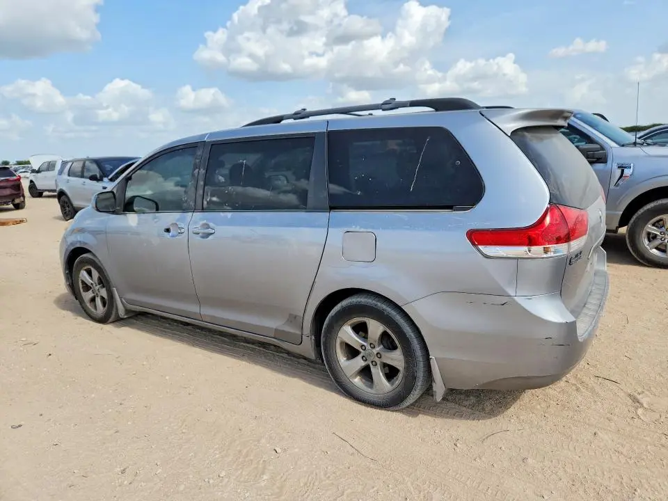 2012 TOYOTA SIENNA LE  