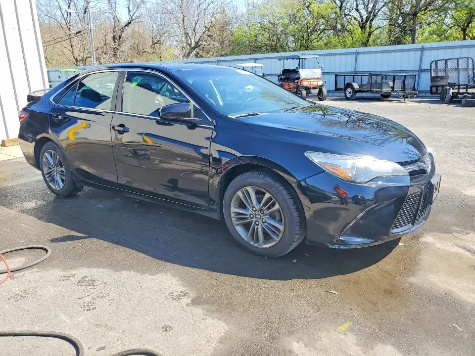 2017 TOYOTA CAMRY SE  