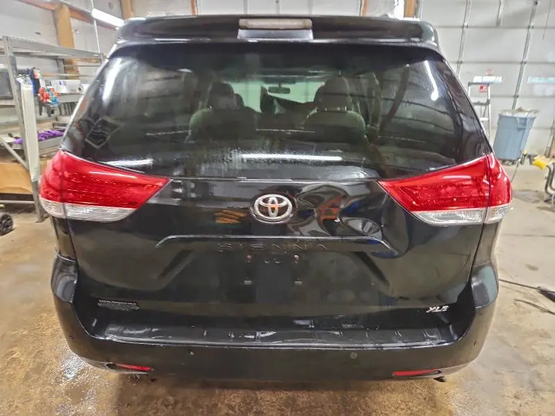 2013 TOYOTA SIENNA XLE  
